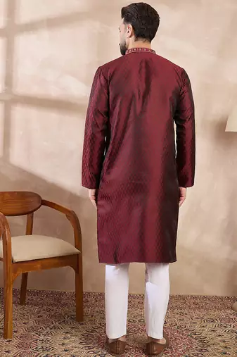Men maroon silk blend solid woven design straight kurta