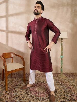 Men maroon silk blend solid woven design straight kurta 5