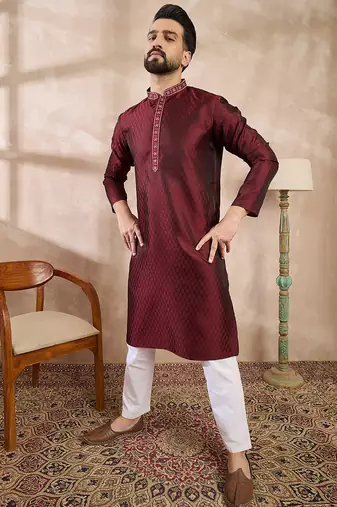 Men maroon silk blend solid woven design straight kurta