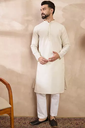 Men off white silk blend solid woven design straight kurta