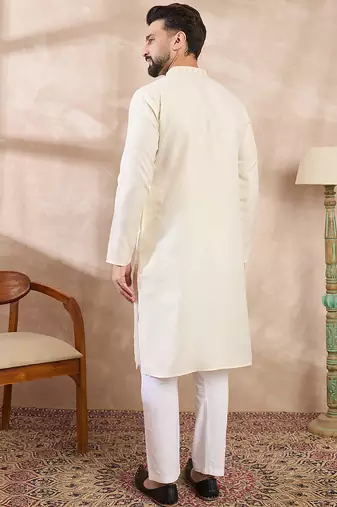 Men off white silk blend solid woven design straight kurta