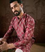 Men maroon silk blend chevron printed straight kurta