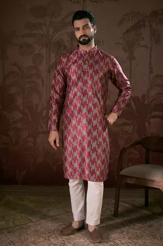 Men maroon silk blend chevron printed straight kurta