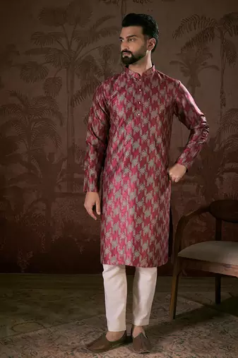 Men maroon silk blend chevron printed straight kurta