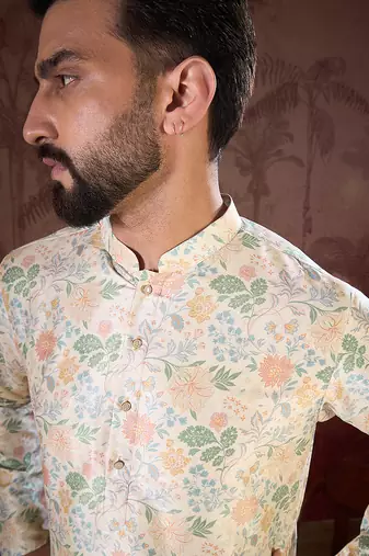 Men off white silk blend floral printed straight kurta
