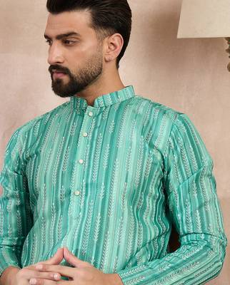 Men green silk blend floral printed straight kurta 2