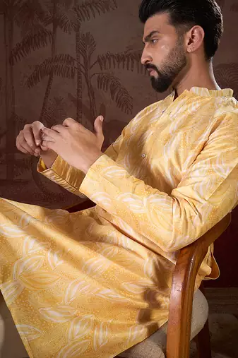 Men yellow silk blend floral printed straight kurta