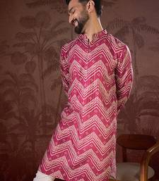 Men magenta silk blend chevron printed straight kurta