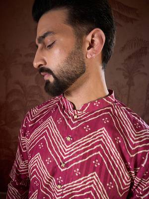 Men magenta silk blend chevron printed straight kurta 1