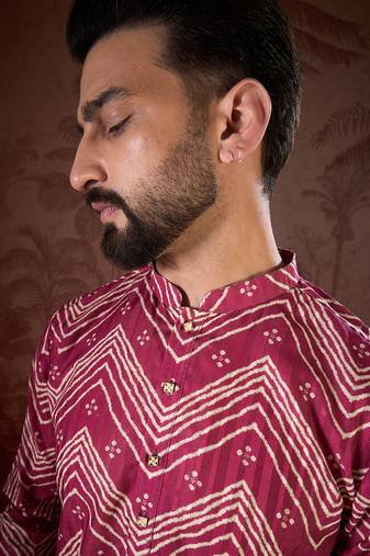 Men magenta silk blend chevron printed straight kurta