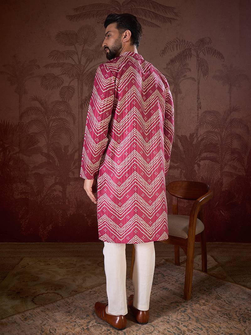 Men magenta silk blend chevron printed straight kurta