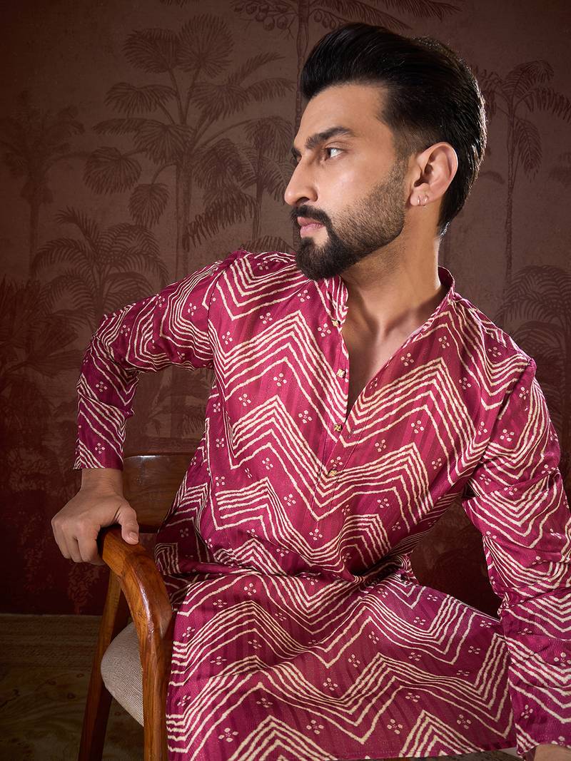 Men magenta silk blend chevron printed straight kurta