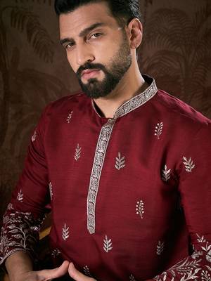Men maroon silk blend solid embroidered straight kurta 1
