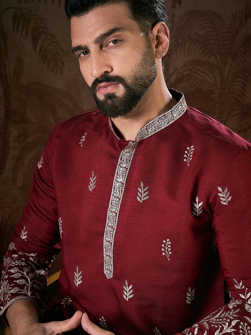 Men maroon silk blend solid embroidered straight kurta