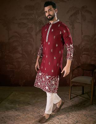 Men maroon silk blend solid embroidered straight kurta 3