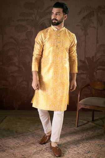 Men yellow silk blend floral printed straight kurta