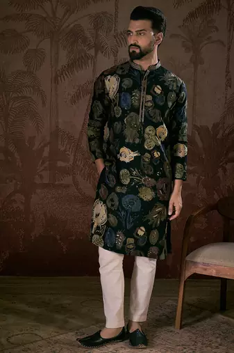 Men black silk blend floral printed straight kurta