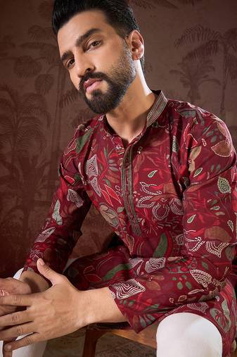 Men maroon silk blend floral printed straight kurta