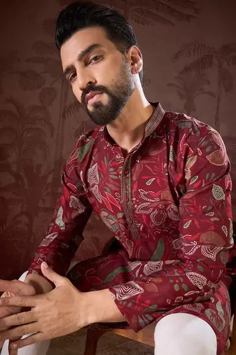 Men maroon silk blend floral printed straight kurta