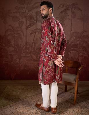 Men maroon silk blend floral printed straight kurta 4