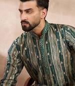 Men green silk blend abstract printed straight kurta