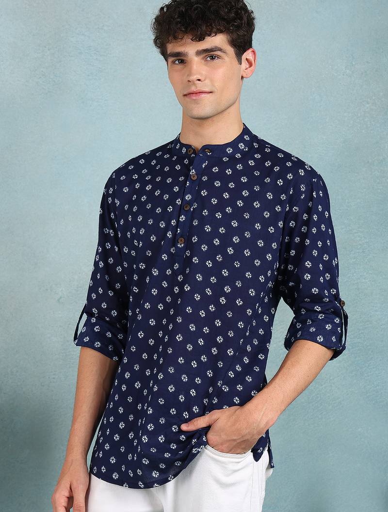 Men blue cotton bandhani printed straight short kurta