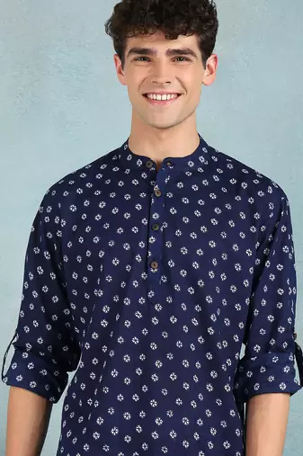 Men blue cotton bandhani printed straight short kurta