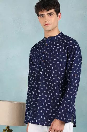 Men blue cotton bandhani printed straight short kurta