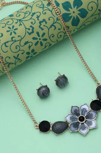 Black color flower design anti tarnish necklace set modern floral