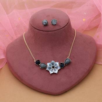 Black color flower design anti tarnish necklace set modern floral 2