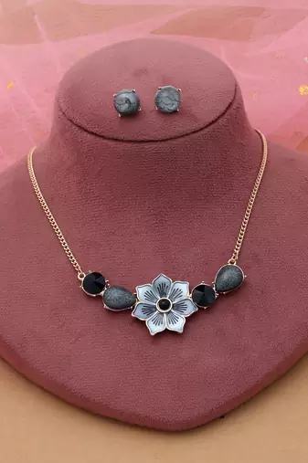 Black color flower design anti tarnish necklace set modern floral