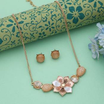 Gold color flower design anti tarnish necklace set classic floral 1