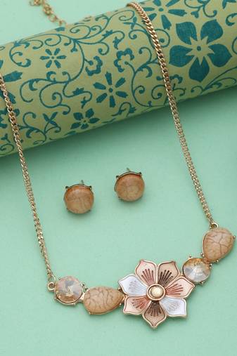 Gold color flower design anti tarnish necklace set classic floral