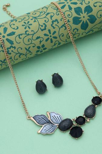 Black color anti tarnish necklace set minimal modern style