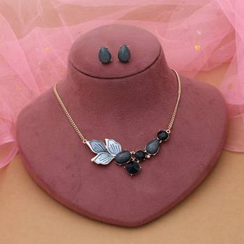 Black color anti tarnish necklace set minimal modern style 2