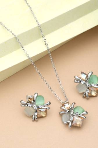 Multi color anti tarnish necklace set festive fashion