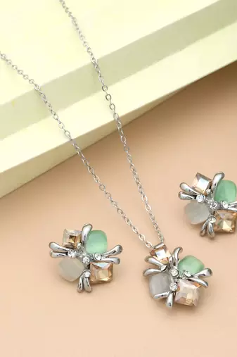 Multi color anti tarnish necklace set festive fashion