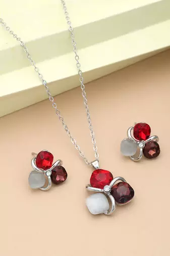 Red color anti tarnish necklace set festive wedding style