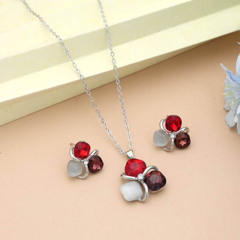 Red color anti tarnish necklace set festive wedding style