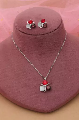 Red color anti tarnish necklace set festive wedding style