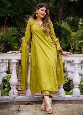 Floral embroidered  cotton kurta trouser & dupatta set 2