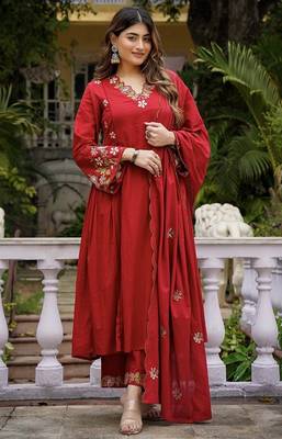Floral embroidered  cotton kurta trouser & dupatta set 1
