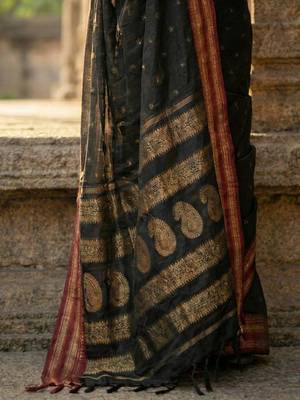Black soft silk blend zari woven women's beautiful saree with blouse 2