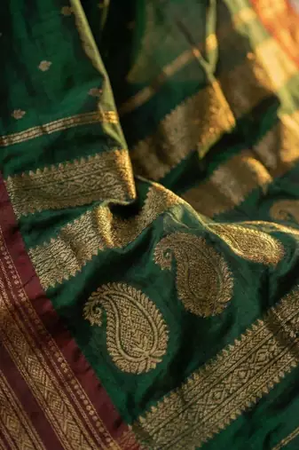 Green color soft silk blend zari woven women's beautiful saree with blouse