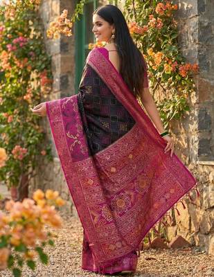 Black color pochampally silk blend zari woven women's indian saree 3