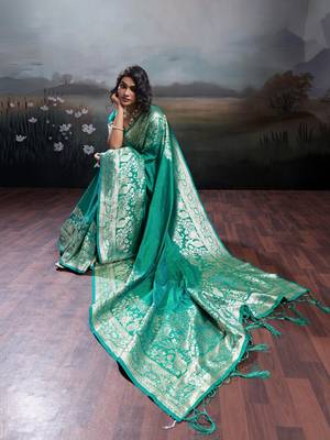Rama green color silk blend zari weaving work saree with blouese 4
