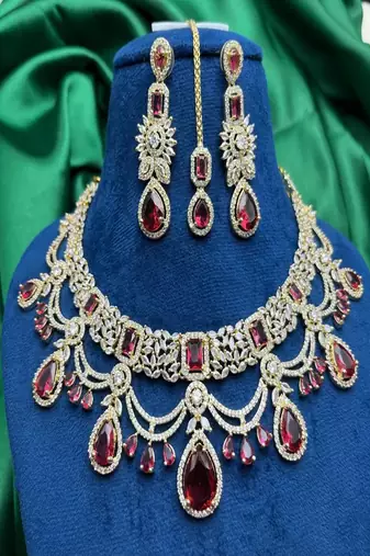 Red stone kundan bridal jewelry set | choker necklace, maang tikka