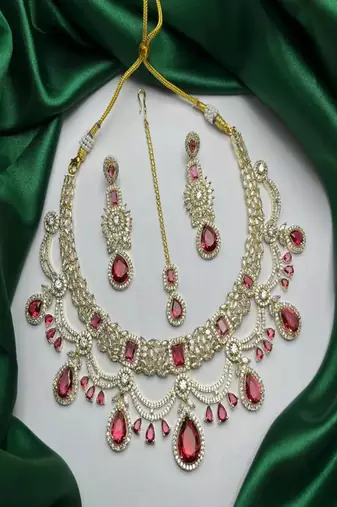 Red stone kundan bridal jewelry set | choker necklace, maang tikka