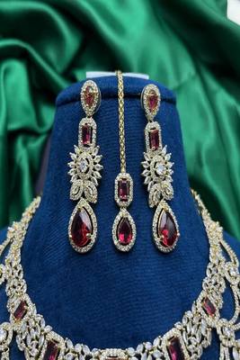Red stone kundan bridal jewelry set | choker necklace, maang tikka 5