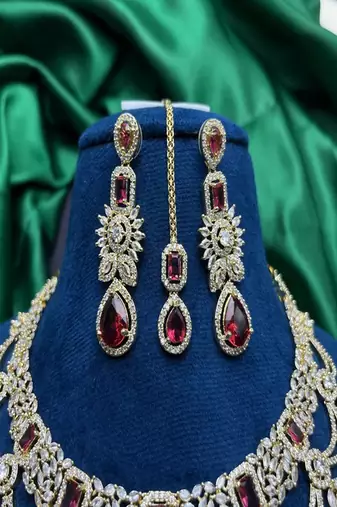 Red stone kundan bridal jewelry set | choker necklace, maang tikka